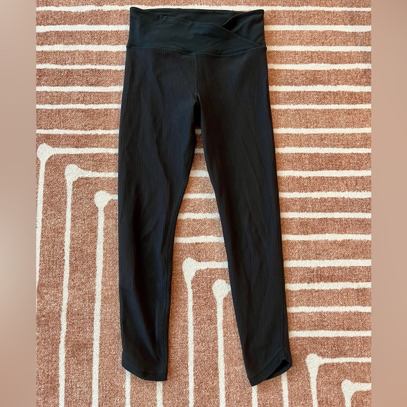 ATHLETA Elation Crossover Rib 7/8 Tight, Black size M - Picture 5 of 6
